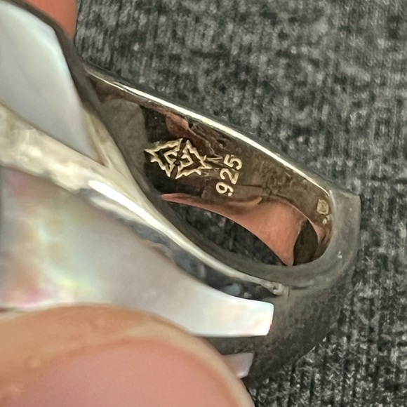 Stephen Webster
Quartz Triplet & Mother of Pearl Cocktail - Picture 12 of 12